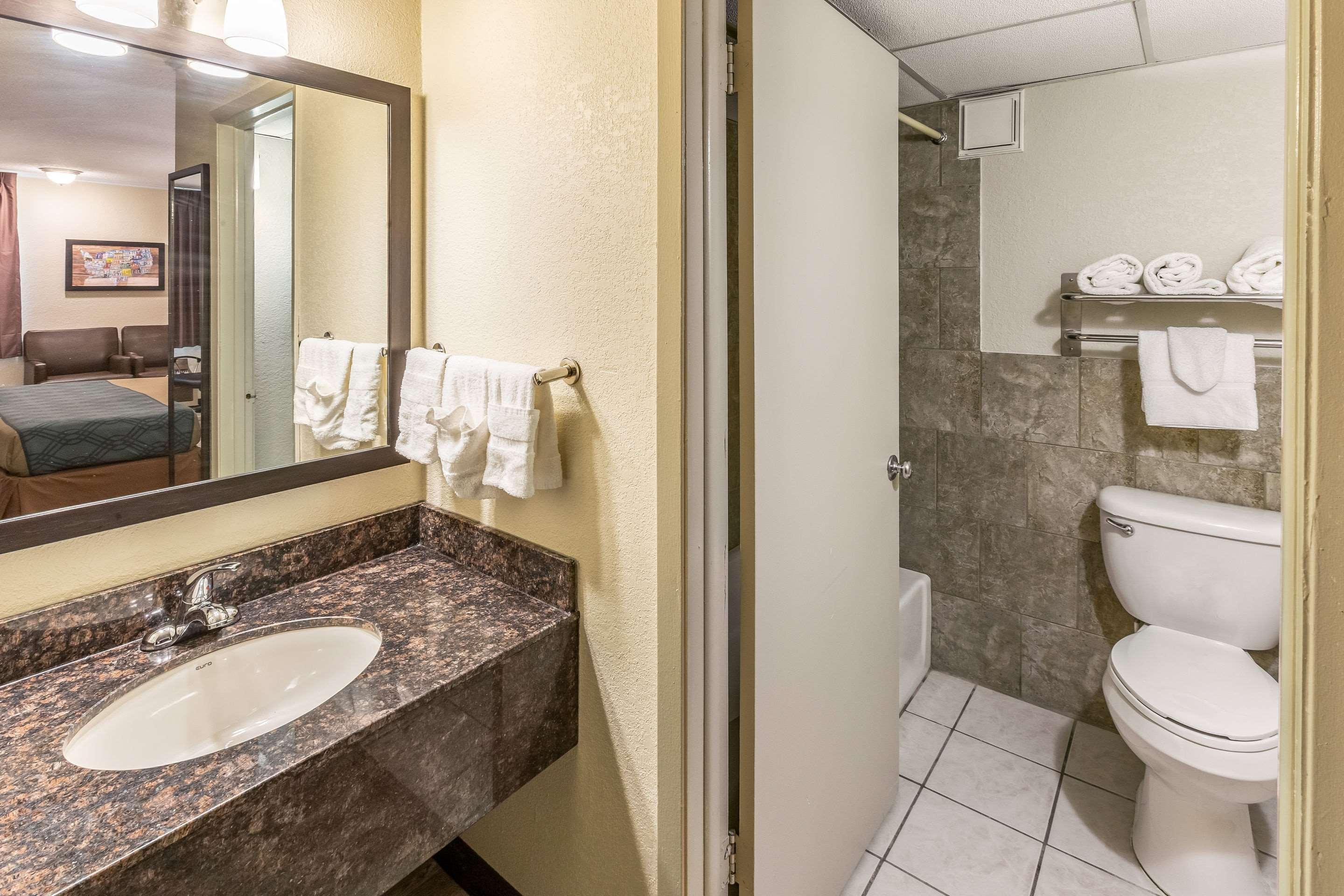 Econo Lodge Inn & Suites Newton Εξωτερικό φωτογραφία