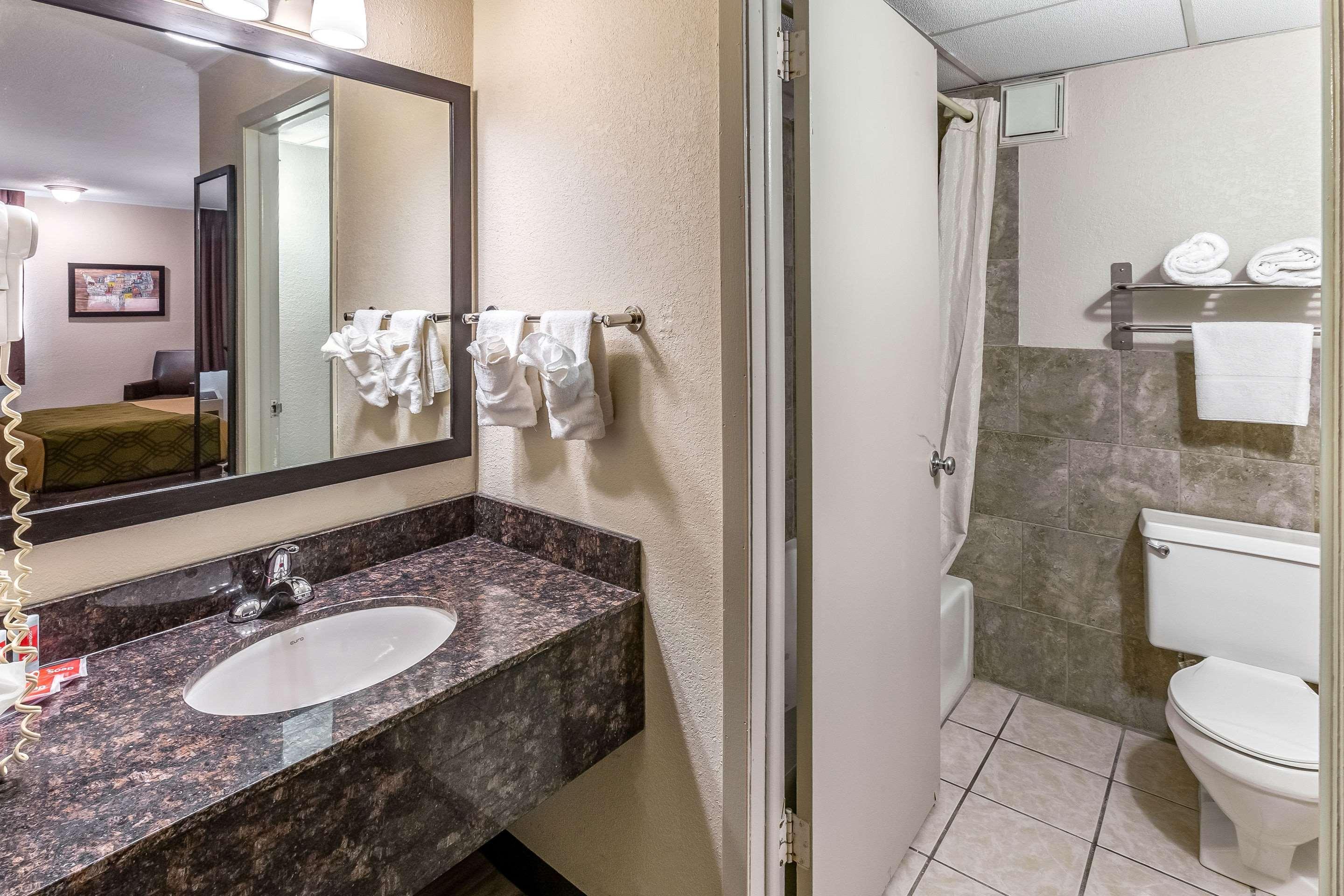 Econo Lodge Inn & Suites Newton Εξωτερικό φωτογραφία