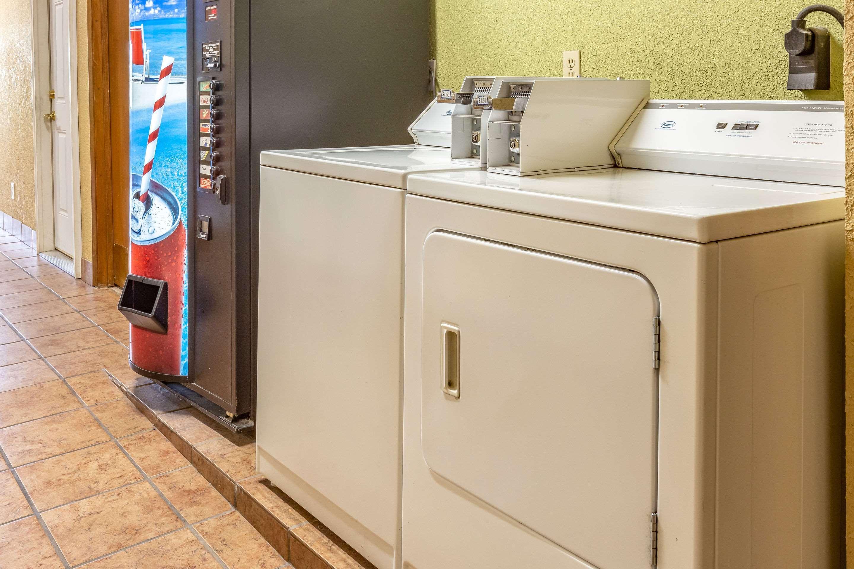 Econo Lodge Inn & Suites Newton Εξωτερικό φωτογραφία