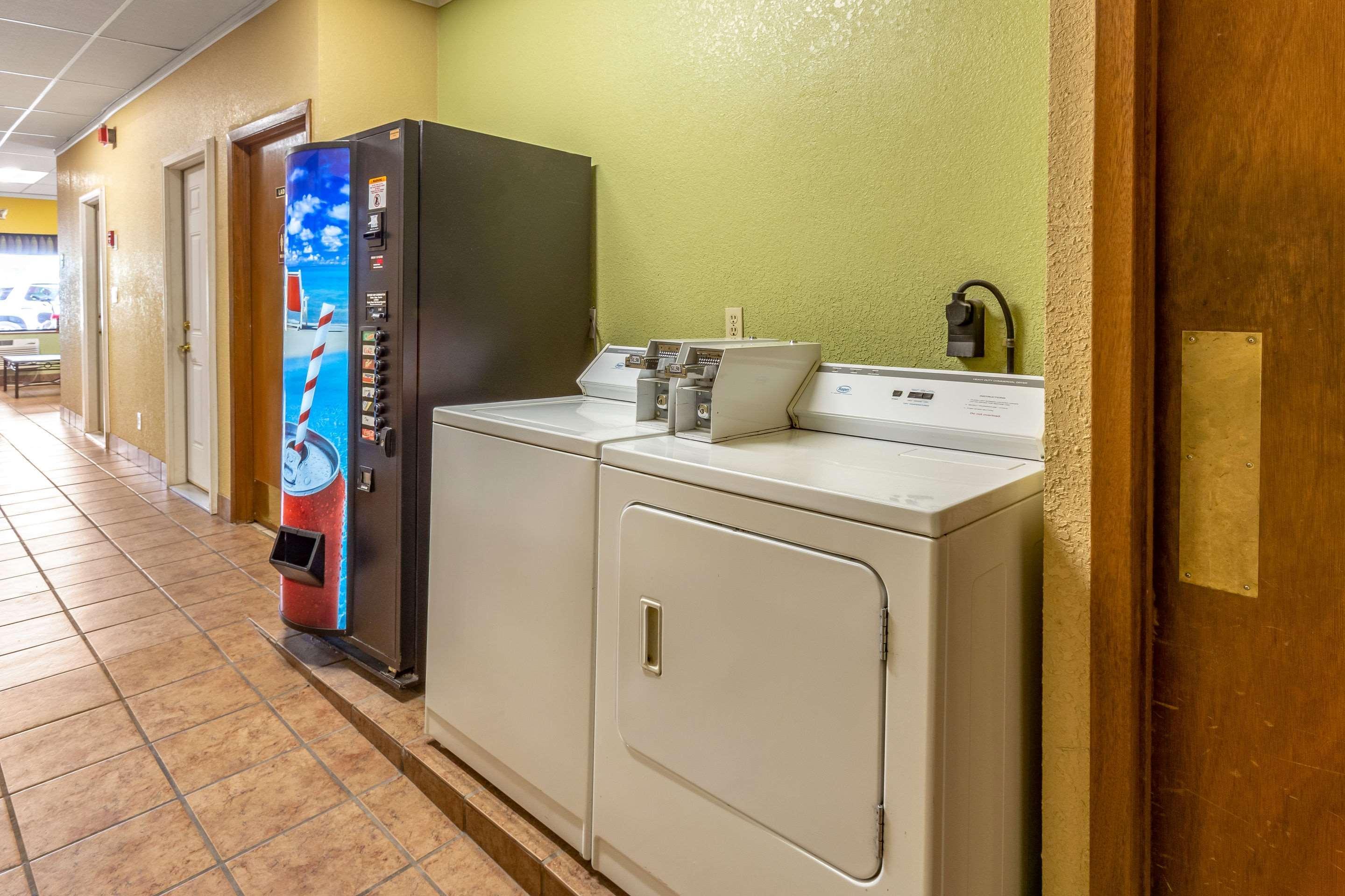 Econo Lodge Inn & Suites Newton Εξωτερικό φωτογραφία